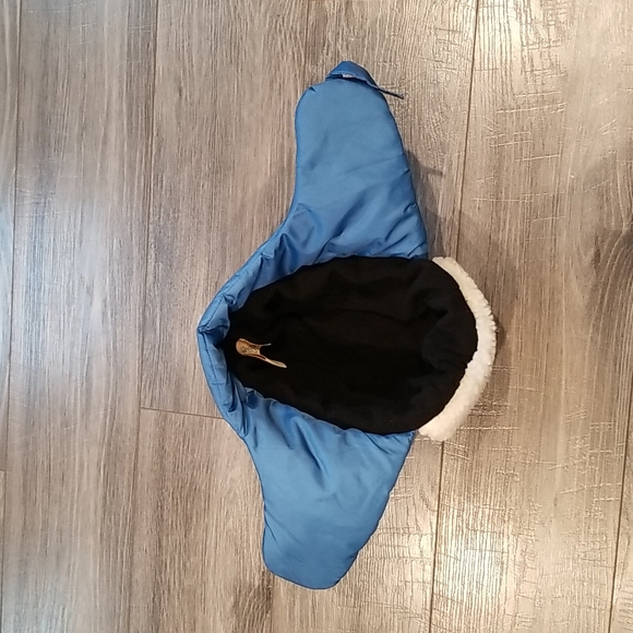 There Abouts Boys sz M/L Winter Hat w/velcro under the chin straps used cond. - Picture 6 of 9